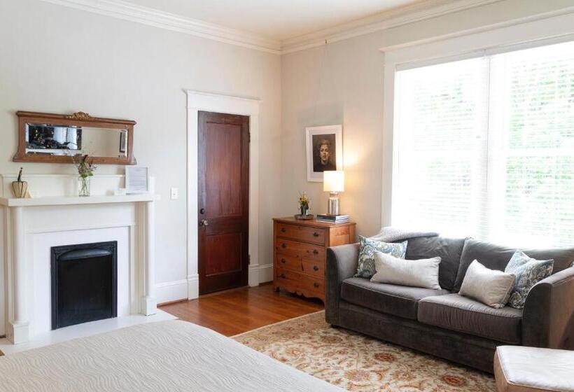 غرفة ديلوكس سرير كينج, Gillen House Bed And Breakfast