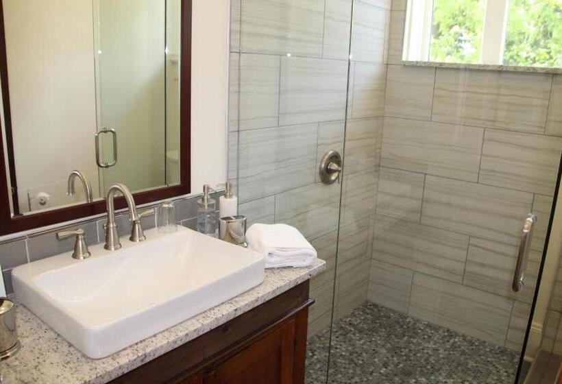 غرفة قياسية سرير كينج, Gillen House Bed And Breakfast