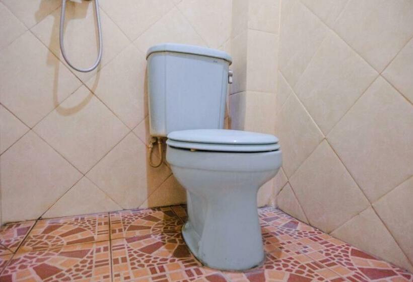 חדר משפחתי, Oyo 1984  Istana Family