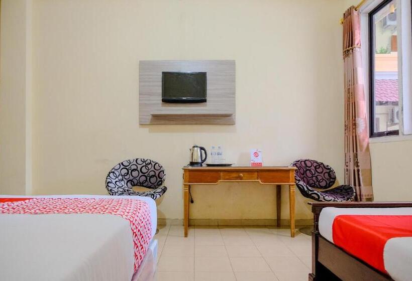 חדר משפחתי, Oyo 1984  Istana Family