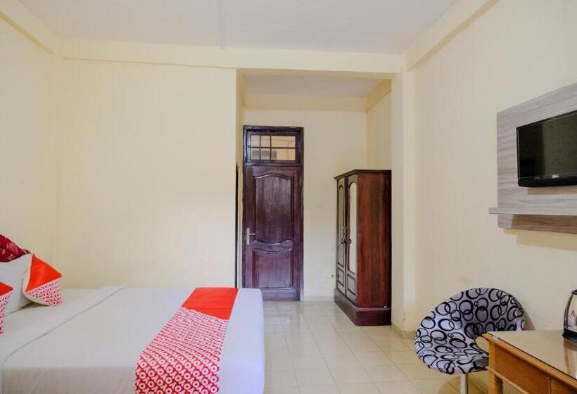 חדר משפחתי, Oyo 1984  Istana Family