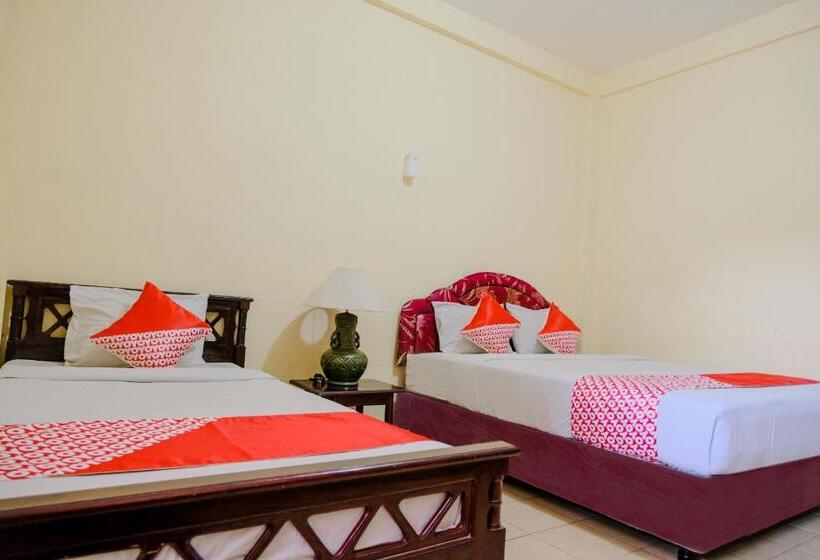 חדר משפחתי, Oyo 1984  Istana Family