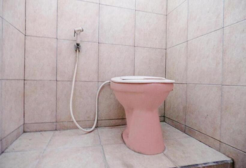 חדר אקונומי, Oyo 1984  Istana Family