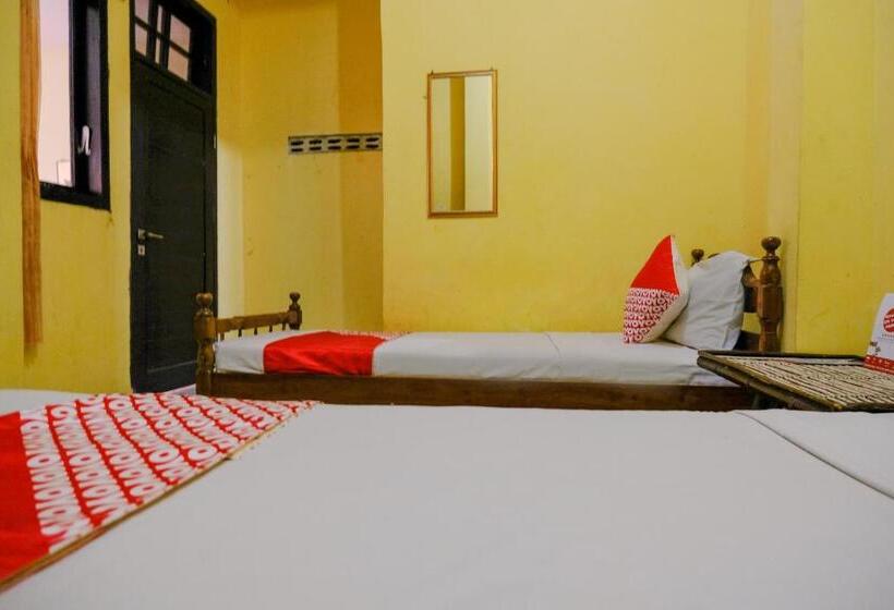 חדר אקונומי, Oyo 1984  Istana Family