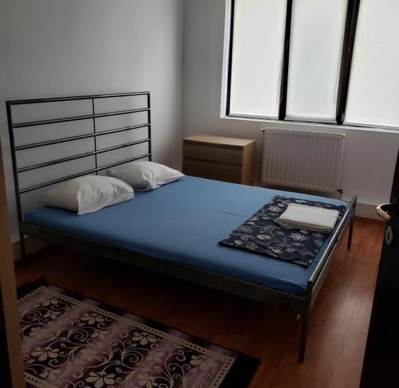استودیوی استاندارد, Natalia Guesthouse