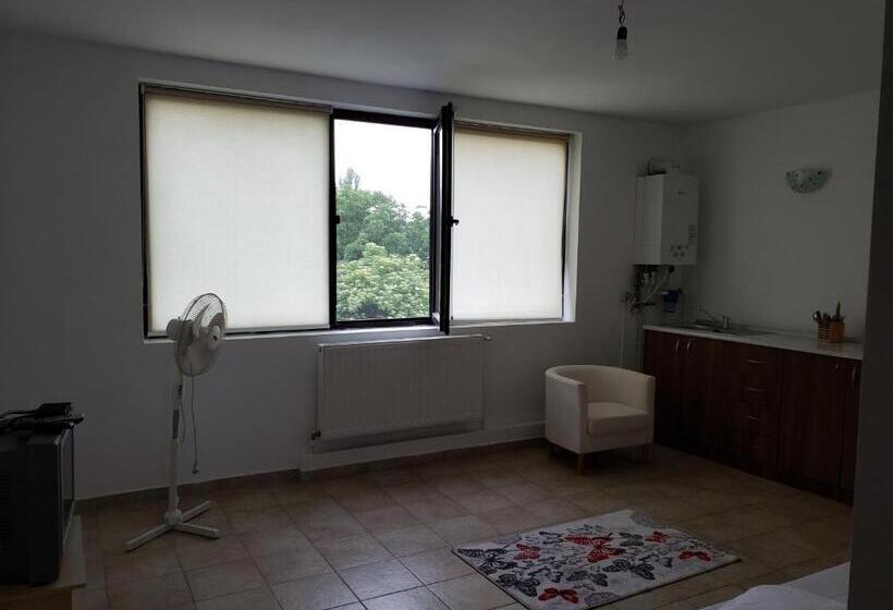 Студия Стандарт, Natalia Guesthouse