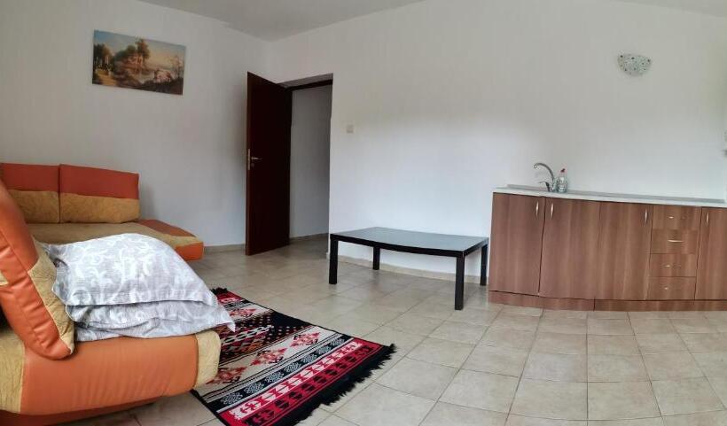 Студия Стандарт, Natalia Guesthouse