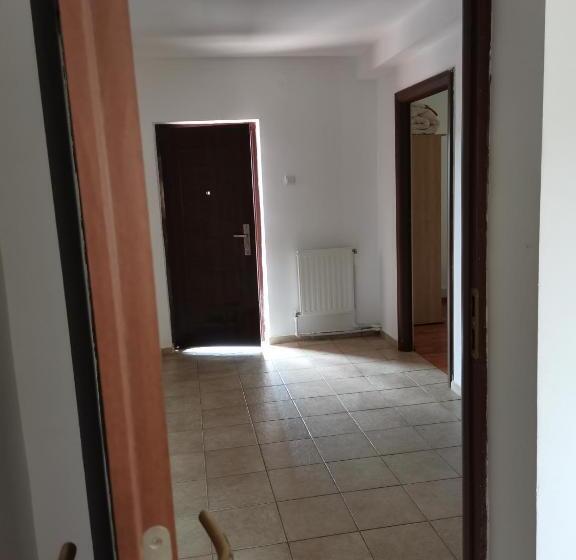 استودیوی استاندارد, Natalia Guesthouse