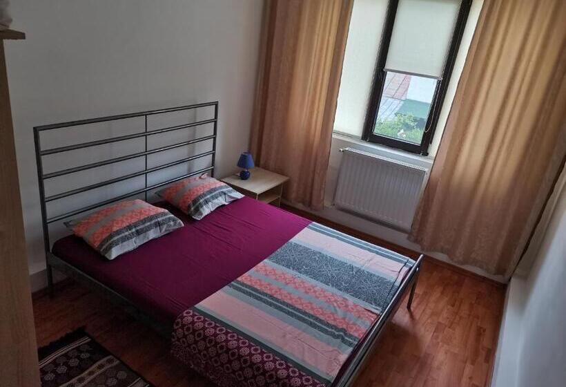 استودیوی استاندارد, Natalia Guesthouse