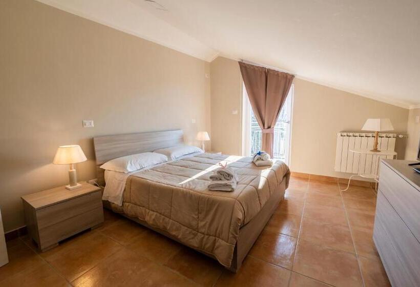 جناح بغرفتي نوم, Le Camere Di Corte