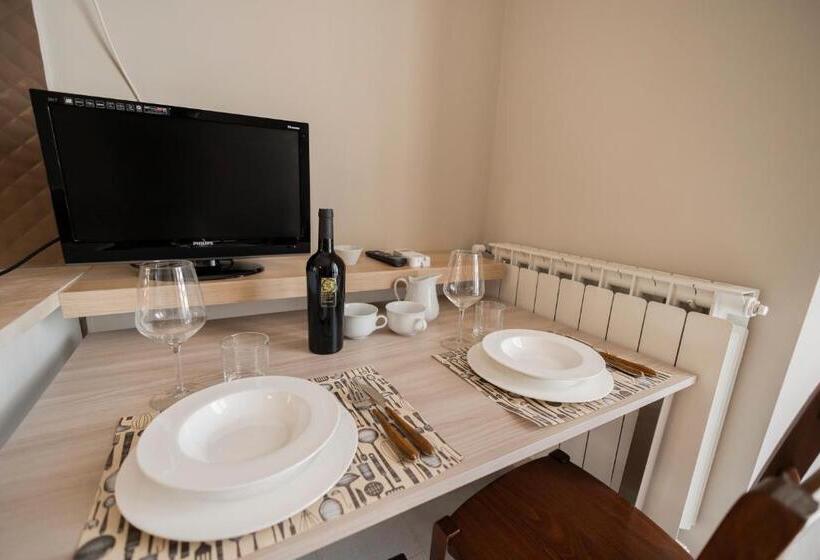 إستوديو قياسى مطلّ علي الحديقة, Le Camere Di Corte