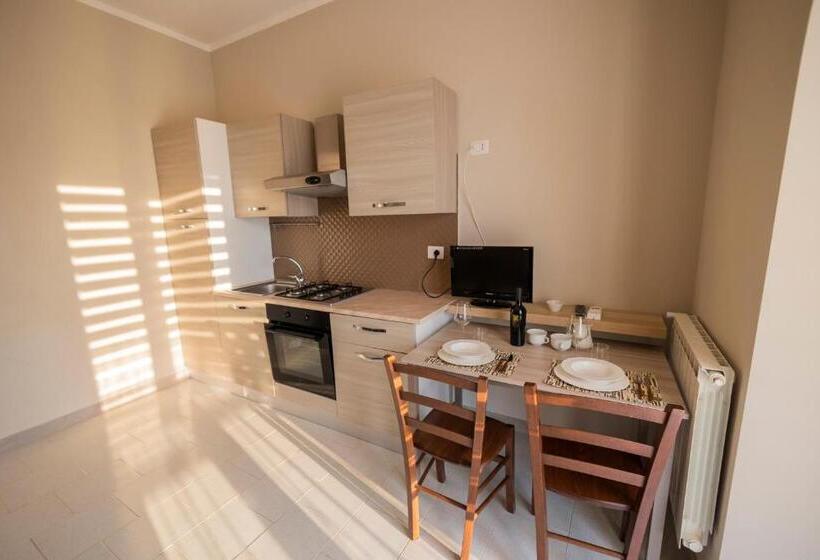 إستوديو قياسى مطلّ علي الحديقة, Le Camere Di Corte