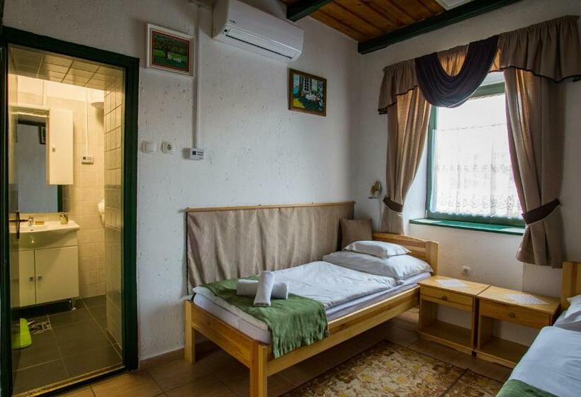 Номер Стандарт, Piros Ponty Panzió