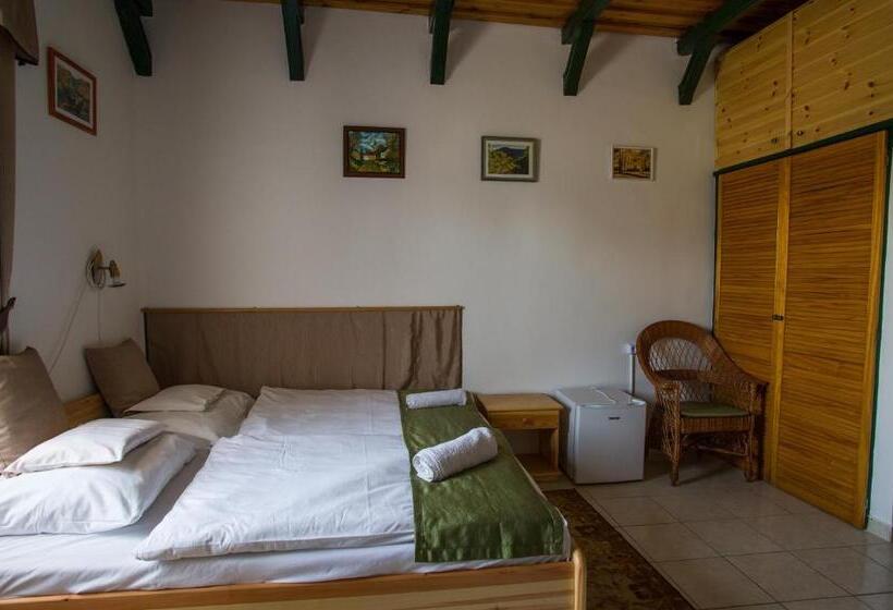 スタンダードトリプルルーム, Piros Ponty Panzió