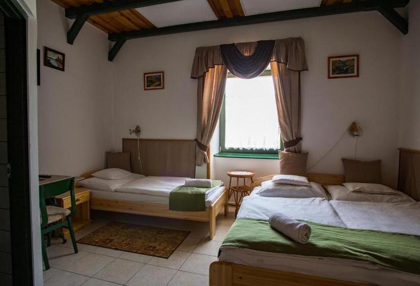 スタンダードトリプルルーム, Piros Ponty Panzió