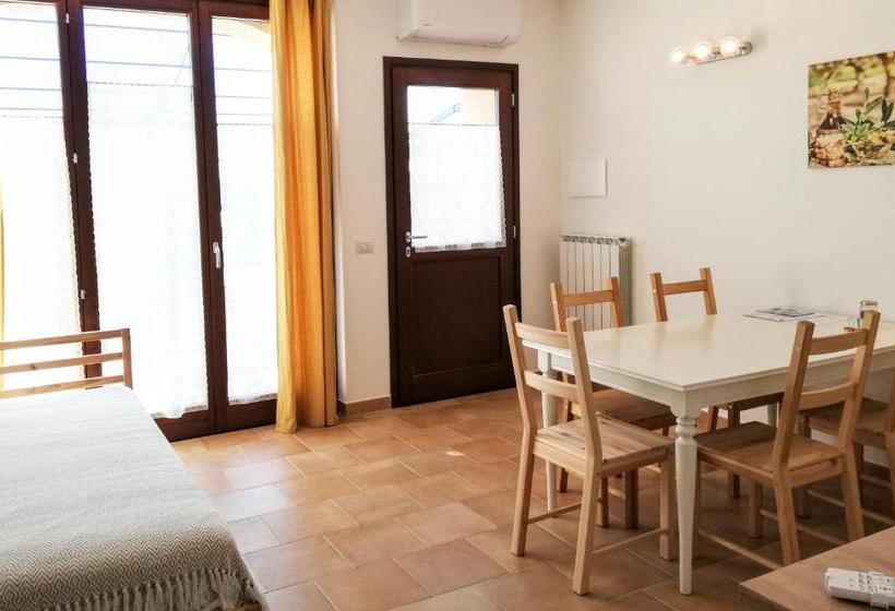 شقة غرفة واحدة مطلة على حمام السباحة, Agriturismo Rosa Antica