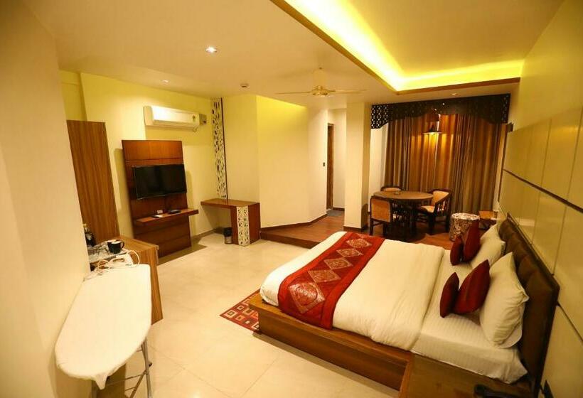 带大床的高级房间, Grand Kailash,kotdwara