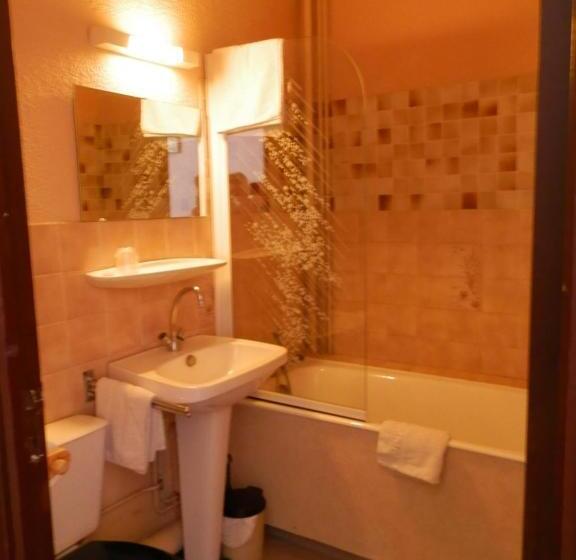 标准三人间, La Gare