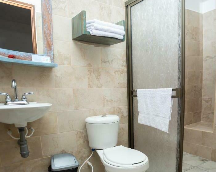 غرفة قياسية ثلاثية, Madre Laura Jericó