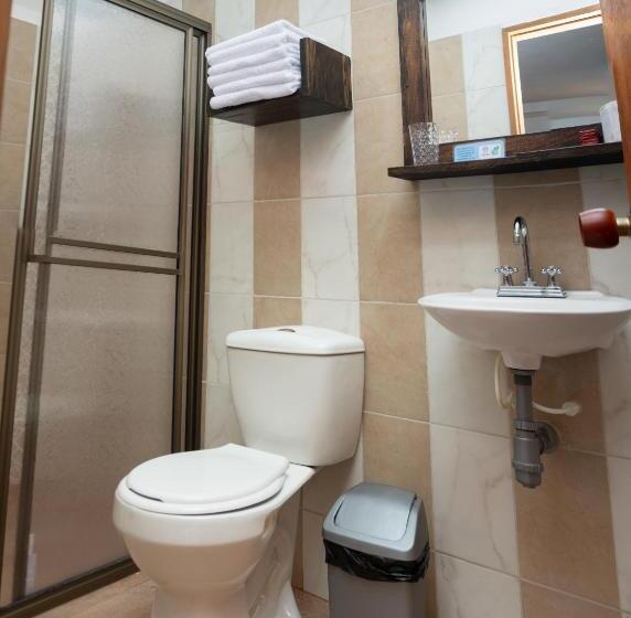 غرفة أساسية ثلاثية, Madre Laura Jericó