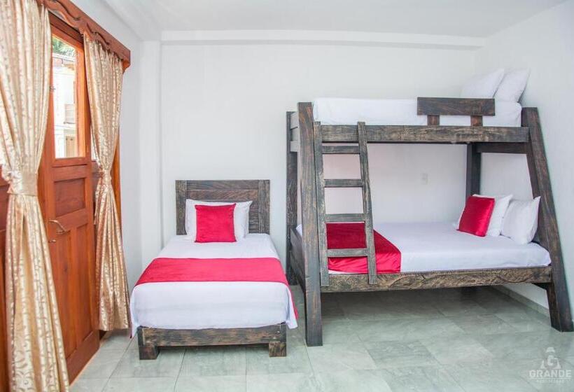 غرفة أساسية ثلاثية, Madre Laura Jericó