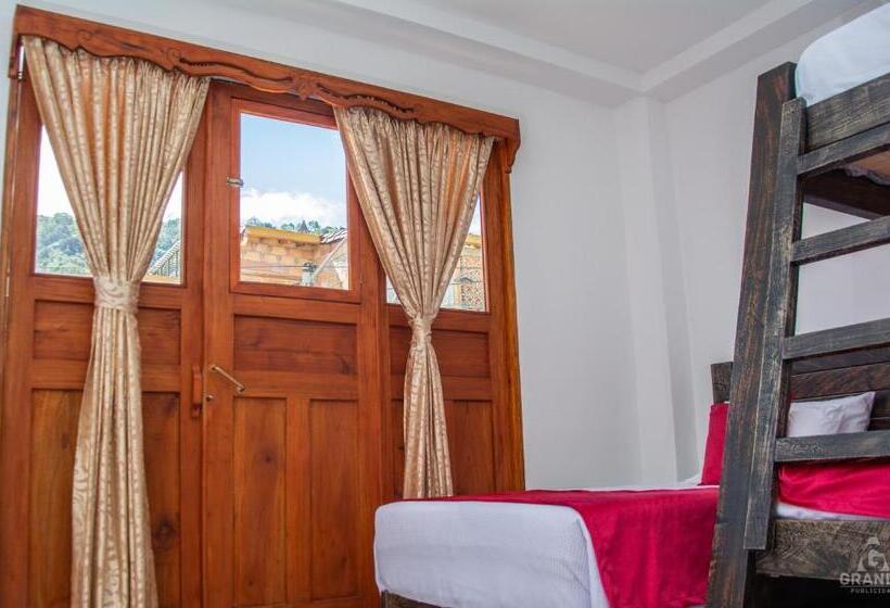 غرفة أساسية ثلاثية, Madre Laura Jericó