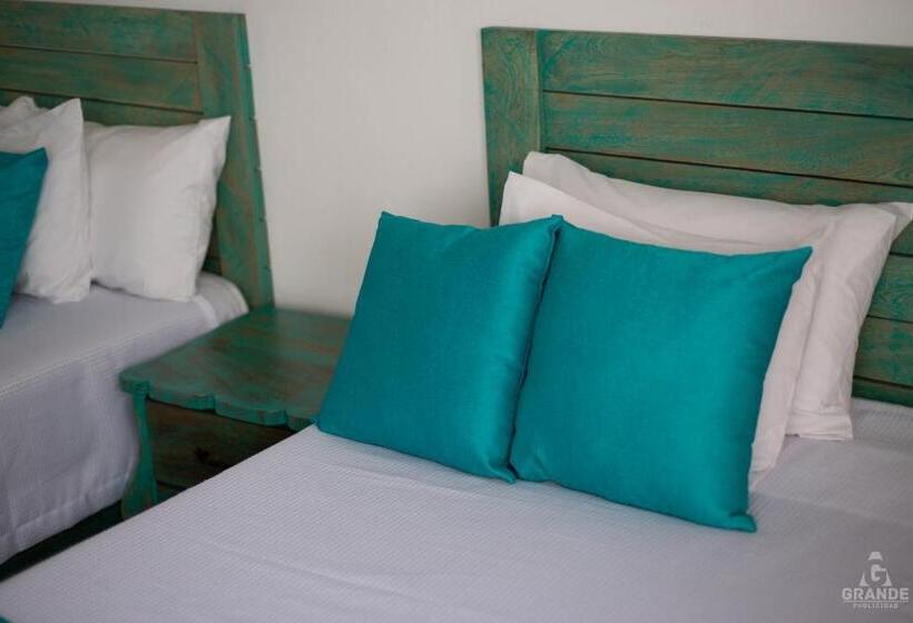 شقة غرفة واحدة, Madre Laura Jericó