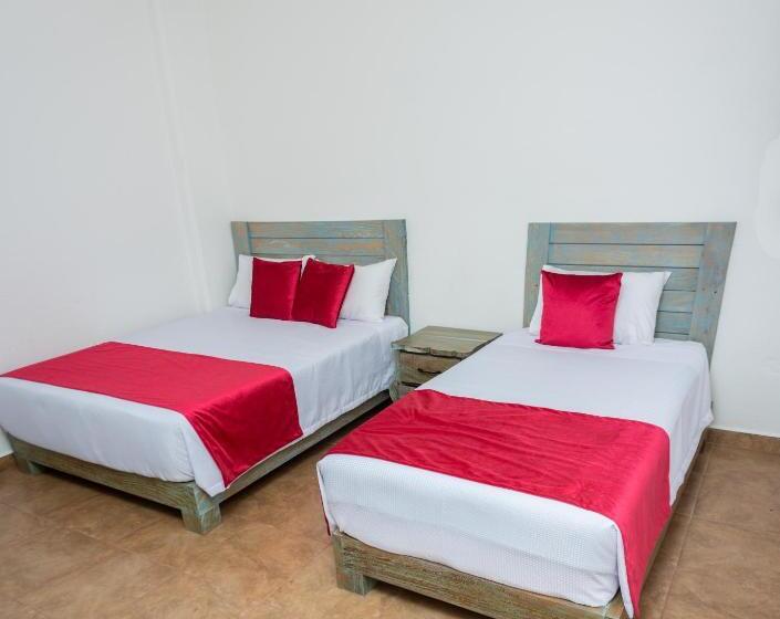 غرفة قياسية ثلاثية, Madre Laura Jericó