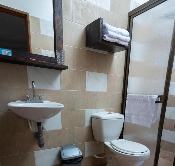 غرفة قياسية ثلاثية مزودة بشرفة, Madre Laura Jericó