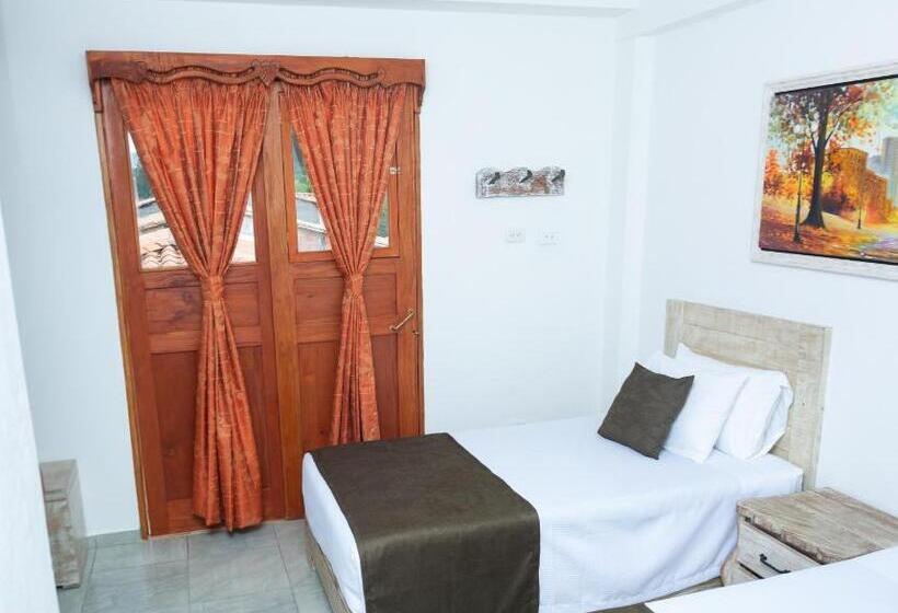 غرفة قياسية, Madre Laura Jericó