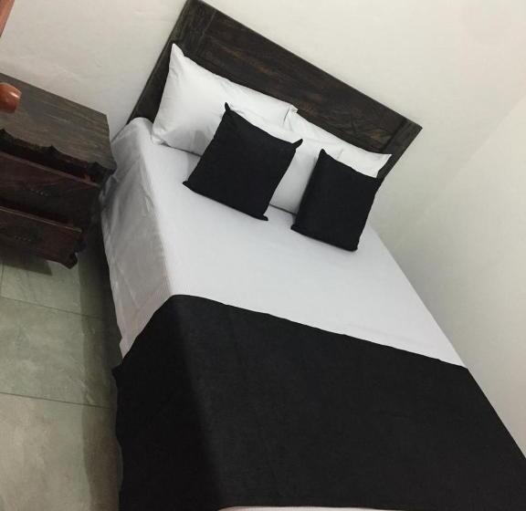 غرفة قياسية, Madre Laura Jericó