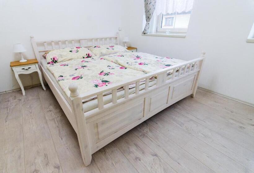 Трехместный Номер Классика, Guesthouse Sam