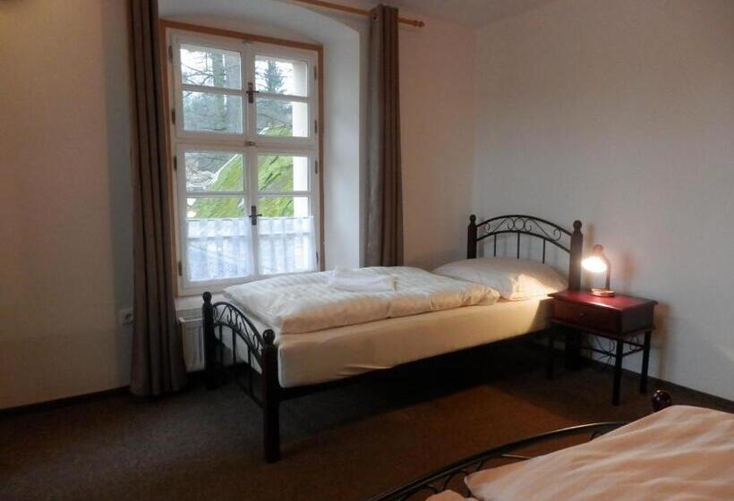 חדר סטנדרט לשלושה, šporkův Mlýn