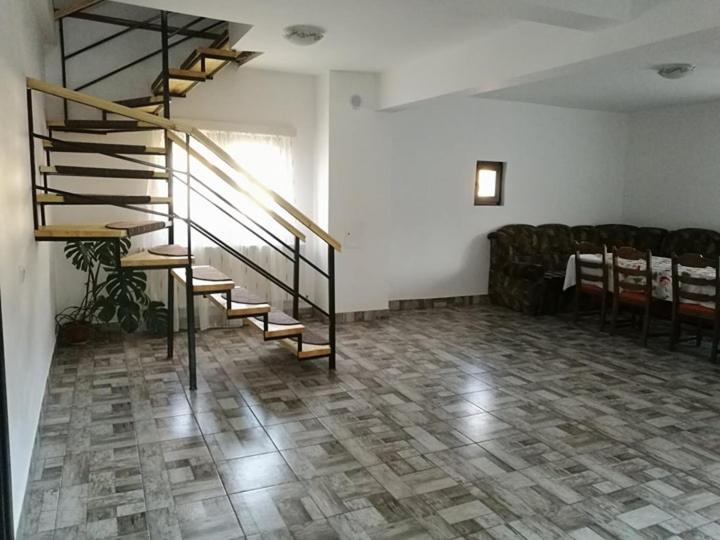 غرفة قياسية, Pensiunea ,,suciu