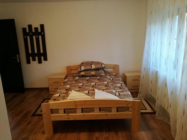 غرفة قياسية ثلاثية, Pensiunea ,,suciu