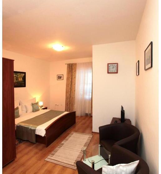 חדר אקונומי, Restaurant Penzion U Buchlovskeho Zamku