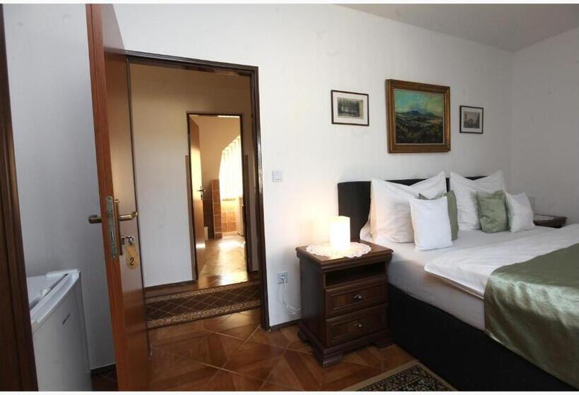 Standard room with outdoor bath, Restaurant Penzion U Buchlovskeho Zamku