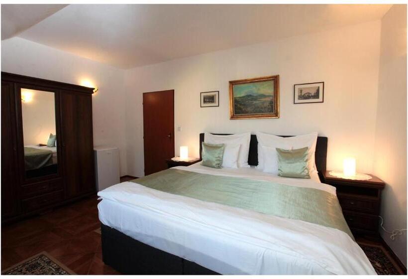 Standard room with outdoor bath, Restaurant Penzion U Buchlovskeho Zamku