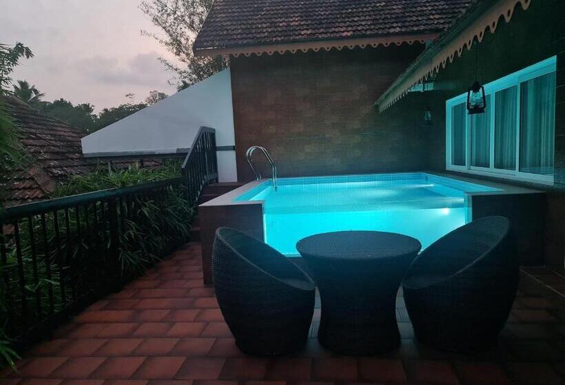 וילה עם חדר שינה אחד ובריכת שחיה, Athirapally Green Trees