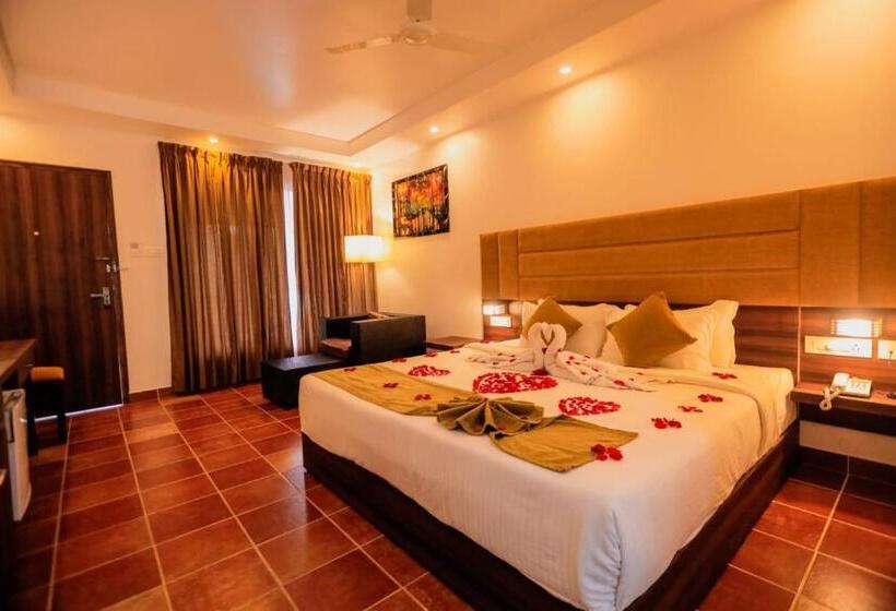 וילה עם חדר שינה אחד ובריכת שחיה, Athirapally Green Trees