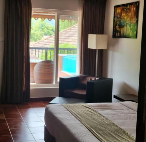 וילה עם חדר שינה אחד ובריכת שחיה, Athirapally Green Trees