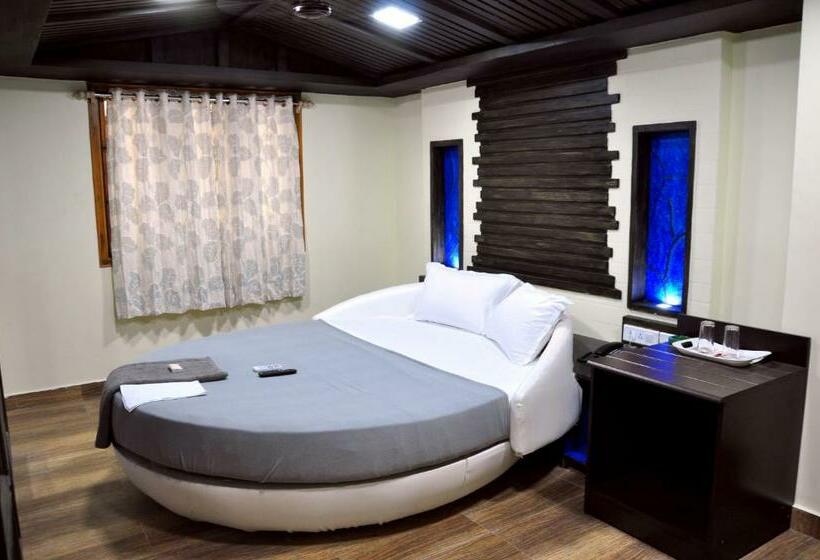 Семейный Номер, Anandhiram Heritage