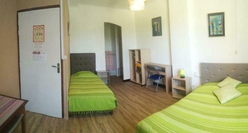 标准三人间, Auberge Roman