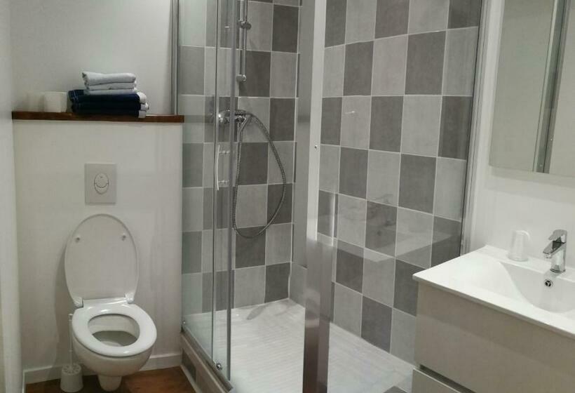 标准三人间, Auberge Roman