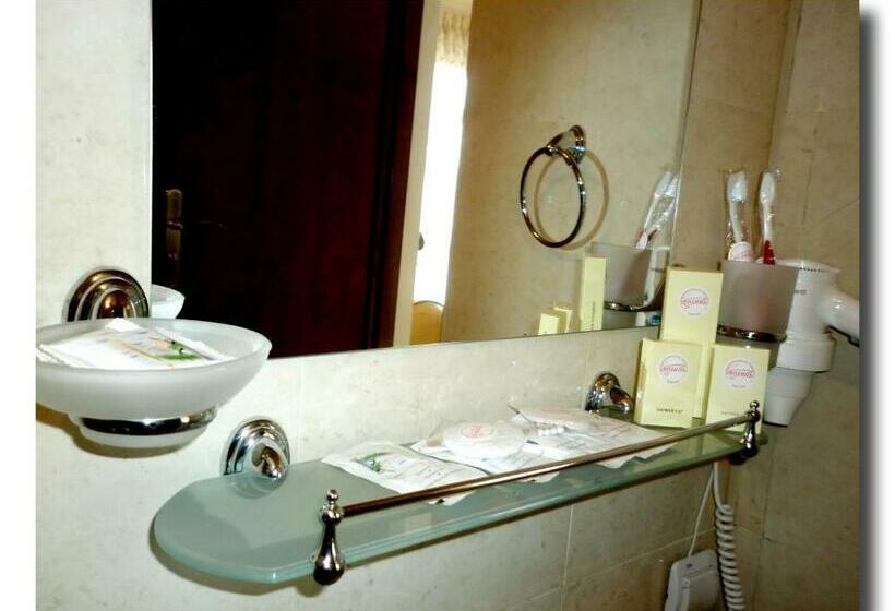 חדר משפחתי, Volyn Hotel Ludmir