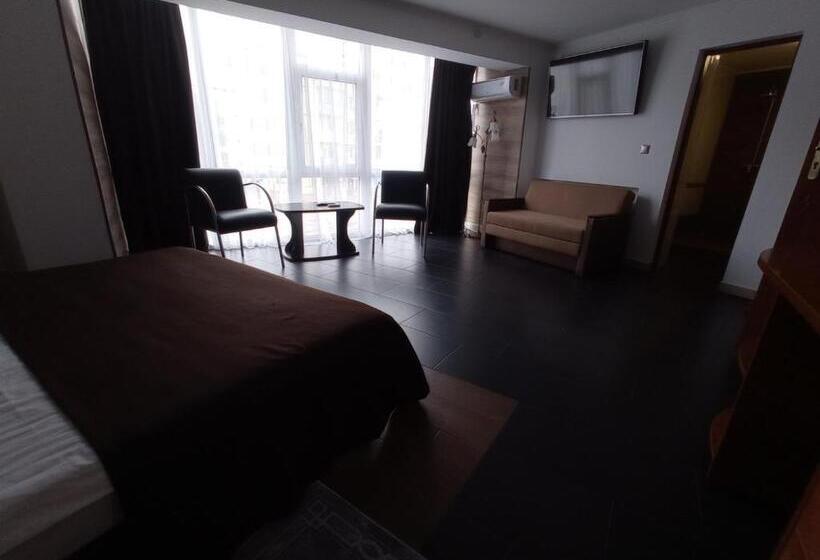 חדר משפחתי, Volyn Hotel Ludmir