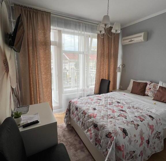 Номер Стандарт с Балконом, Artmotel & Bistro