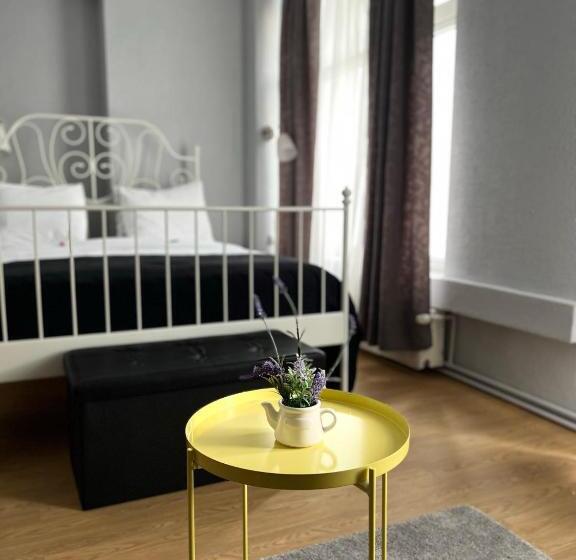 バルコニー付きデラックスルーム, Artmotel & Bistro