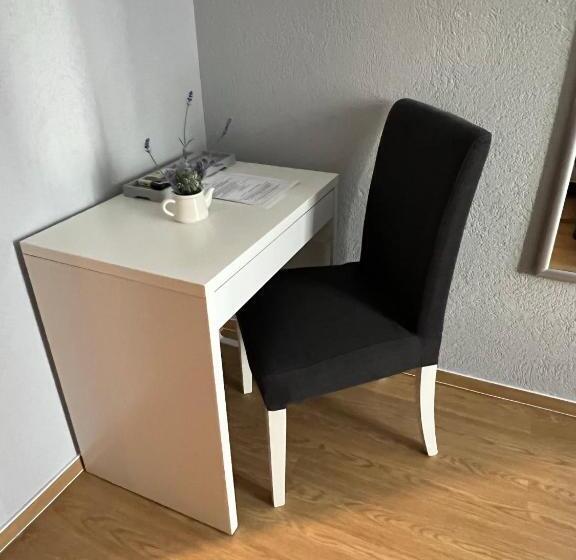 バルコニー付きデラックスルーム, Artmotel & Bistro