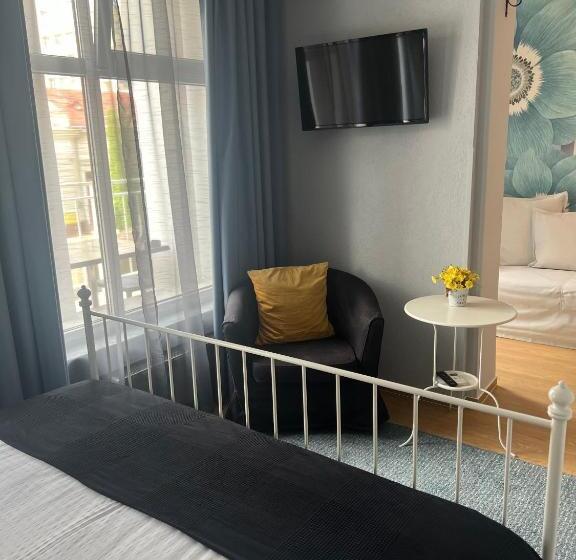 バルコニー付スイート, Artmotel & Bistro